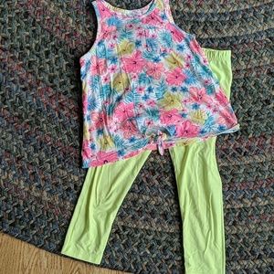 6/25🌺 Carter's set of 2 tank and Capri size 7